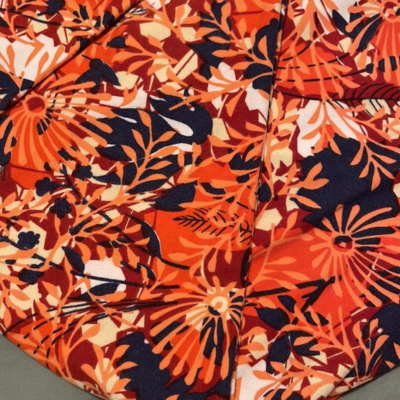 LuLaRoe One Size Leggings *never worn* - Picture 2 of 3